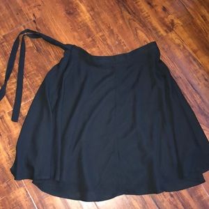 HIGH WAISTED FLAREY SKIRT